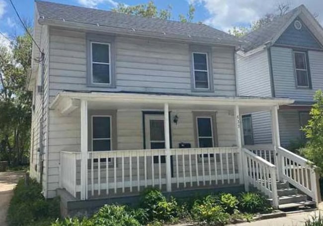 Building Photo - 633 E Johnson St