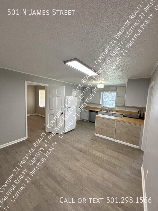 Building Photo - 501 N James St