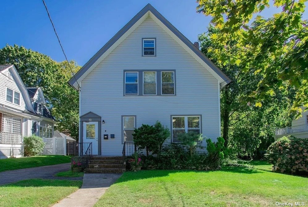Primary Photo - 20 Dewey St