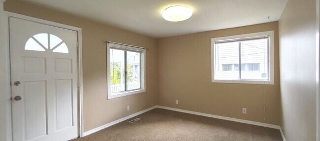 Building Photo - Charming 1906 2 Bedroom 1 Bathroom Cottage in Sellwood!