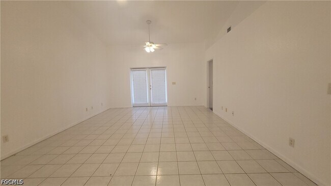 Foto del edificio - 1010 SE 12th Terrace