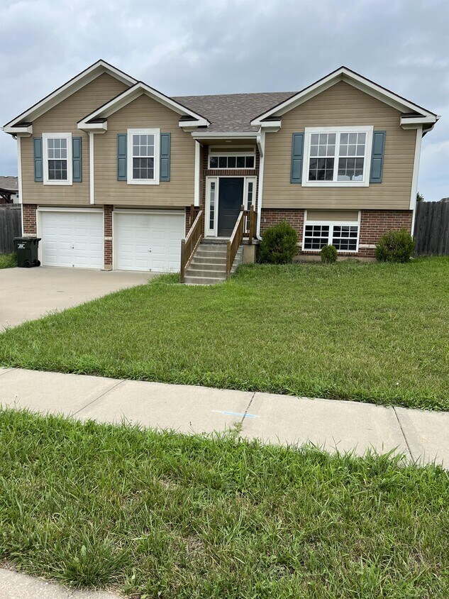 Primary Photo - 1507 Emerald Way