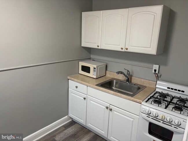 Foto del edificio - 7243 Holabird Ave