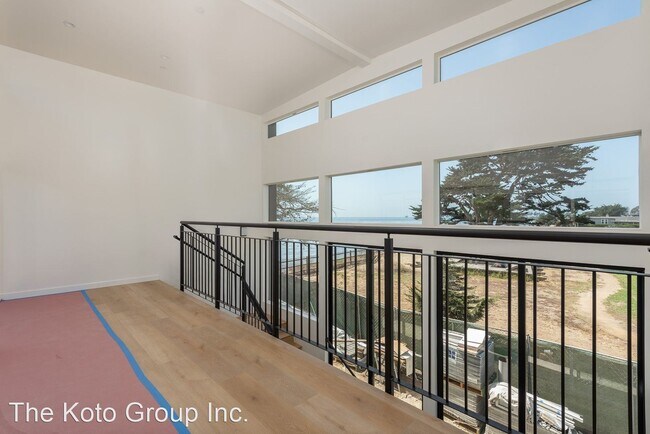 Building Photo - 7 br, 4 bath House - 6779 Del Playa Drive