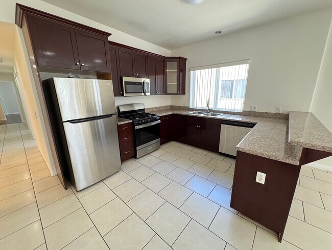 Foto del edificio - 6714 Balboa Blvd