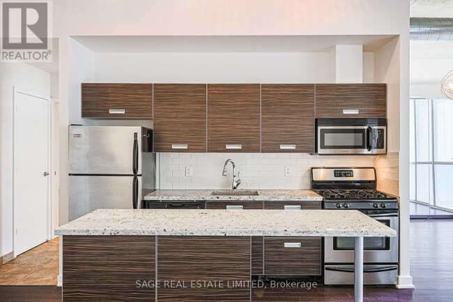 Photo du bâtiment - 60 Bathurst St