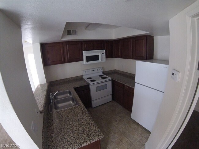 Foto del edificio - 6800 E Lake Mead Blvd