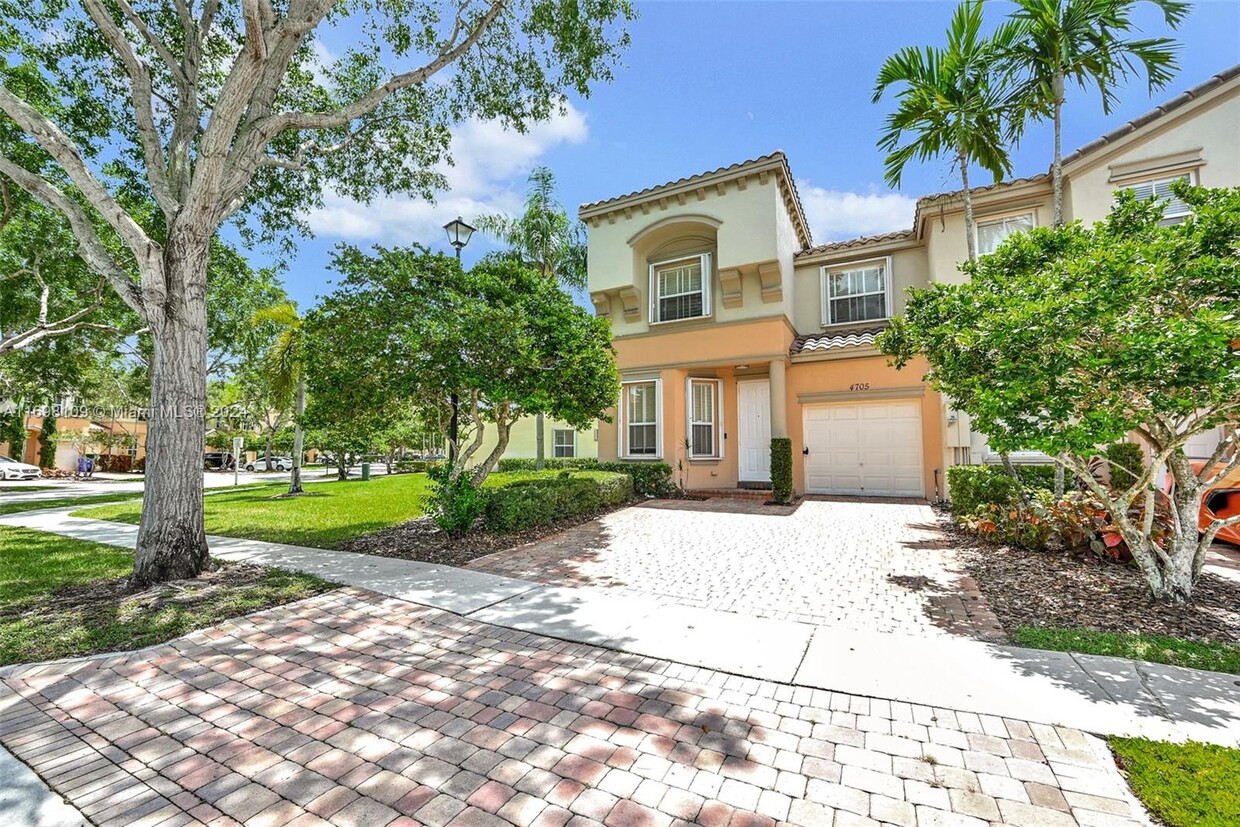 Foto principal - 4705 SW 164th Ave