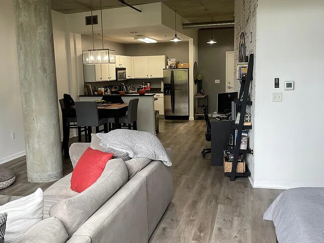 Foto del edificio - 115 W Peachtree Pl NW