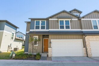 Building Photo - 1015 Vista View Dr