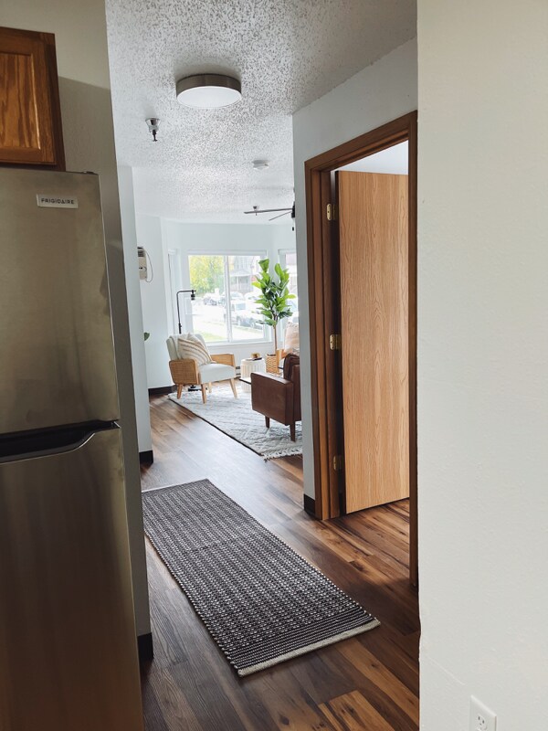 Building Photo - 730 E 2nd St