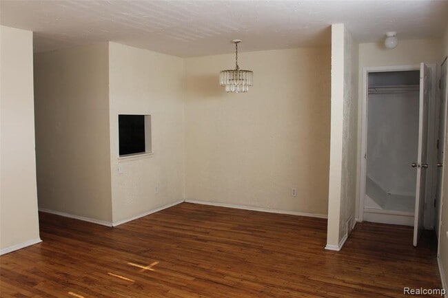 Building Photo - 14823 Muirland St