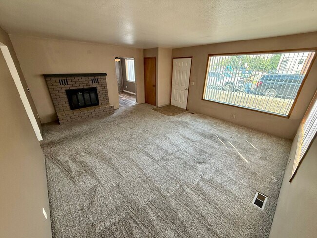 Foto del edificio - Welcome to this Charming 3 bedroom, 2 bath...