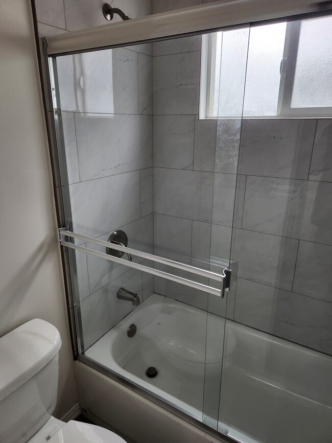 Building Photo - 5242 Cahuenga Blvd