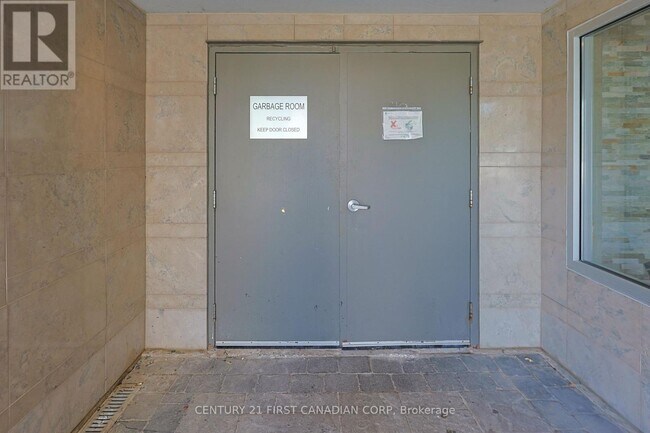 Building Photo - 15 Jacksway Crescent