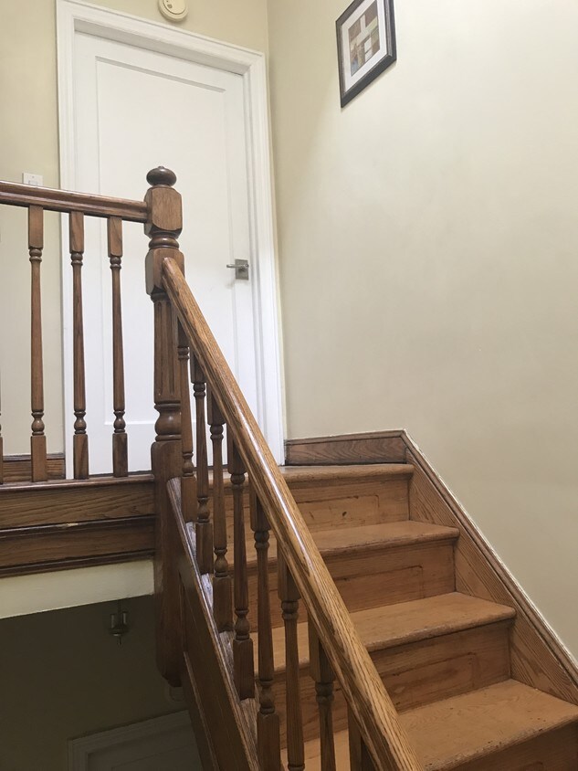 Walk up - 64-11 102nd St