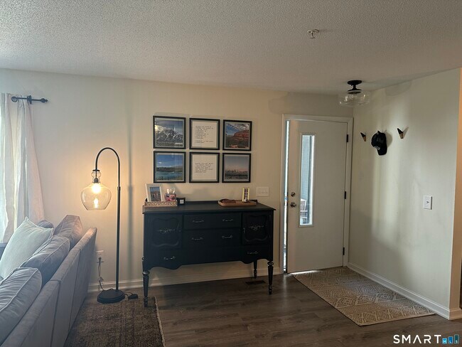 Foto del edificio - 10 Sugar Maple Ln