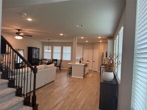 Building Photo - 5504 Hyde Park Dr