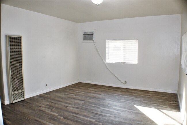 Living Room - 813 Kentucky St