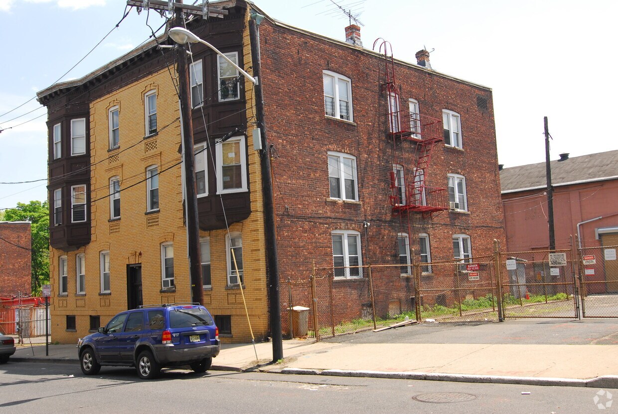 Primary Photo - 77 Washington Pl
