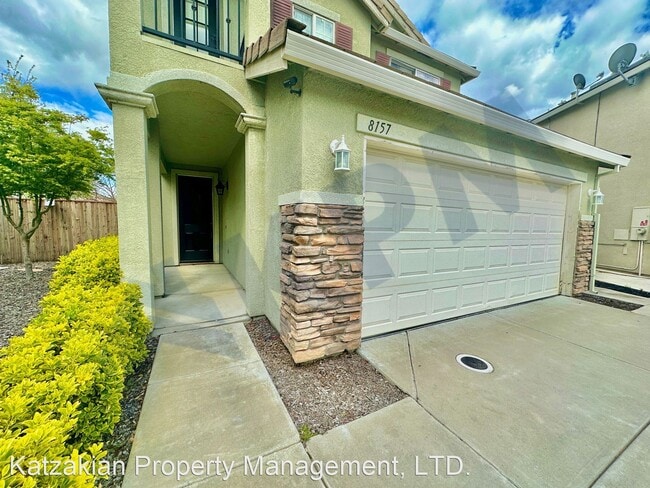 Building Photo - 3 br, 2.5 bath House - 8157 Shay Cir.