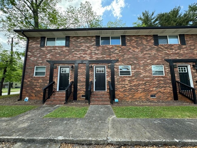 Building Photo - Brick 2/1 Apartment in Cave Spring- $995