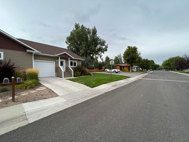 Building Photo - Spacious and High End 1 Bedroom 1 Bath wit...