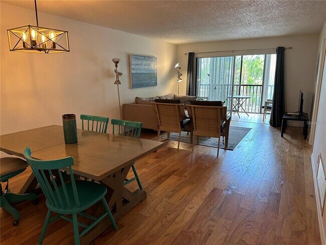 Foto del edificio - 3700 S Osprey Ave
