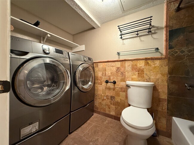 Building Photo - 10555 Turtlewood Ct