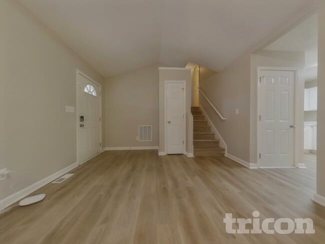 Building Photo - 210 Legend Dr