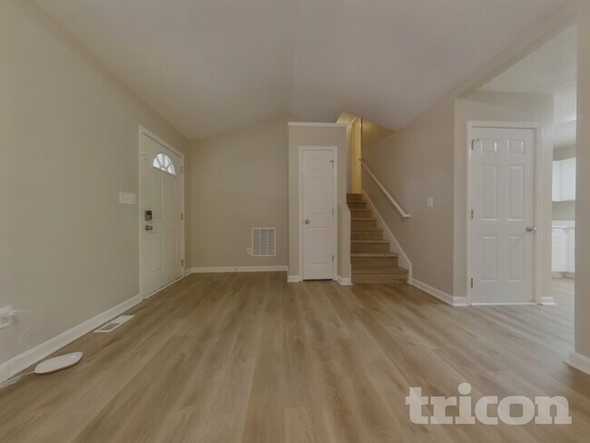 Foto del edificio - 210 Legend Dr