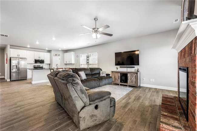 Building Photo - 2041 Tallgrass Ter