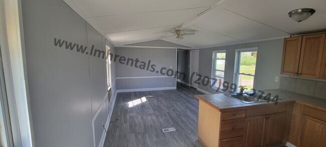 Building Photo - 20 Hall Ln