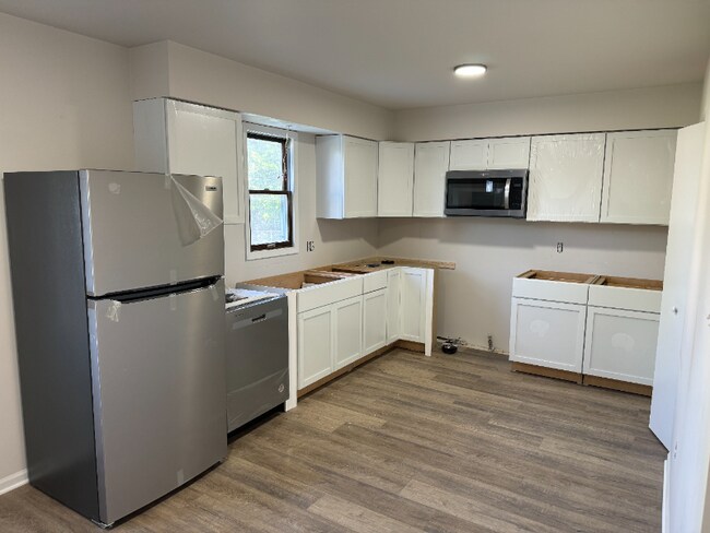 Building Photo - 137 Edward St