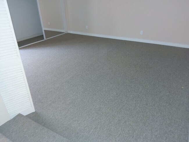 Foto del edificio - Mathis 8032-36 McKinley