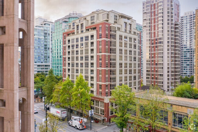 Building Photo - Eight One Nine