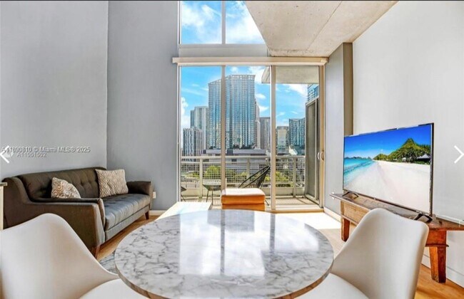 Foto del edificio - 690 SW 1st Ct