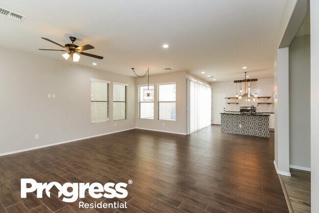 Building Photo - 3505 S Seneca Way