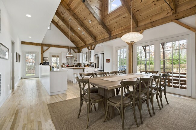 Building Photo - 320 Wainscott Harbor Rd