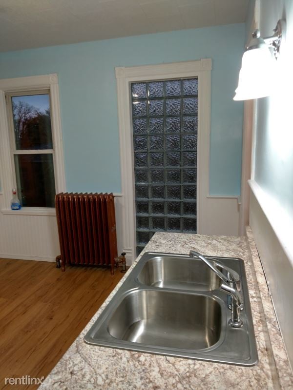 Building Photo - 3 br, 1 bath Apartment - 6 Sawyer ave