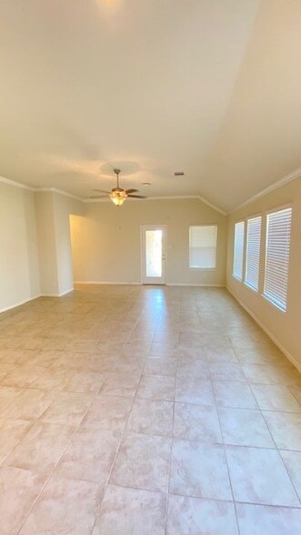 Foto del edificio - 5002 Naples Grove Ln