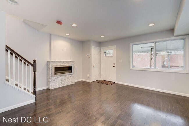 Building Photo - 4 br, 3.5 bath House - 5320 James Pl NE