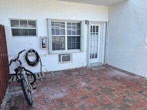 Building Photo - 130 Golden Isles Dr