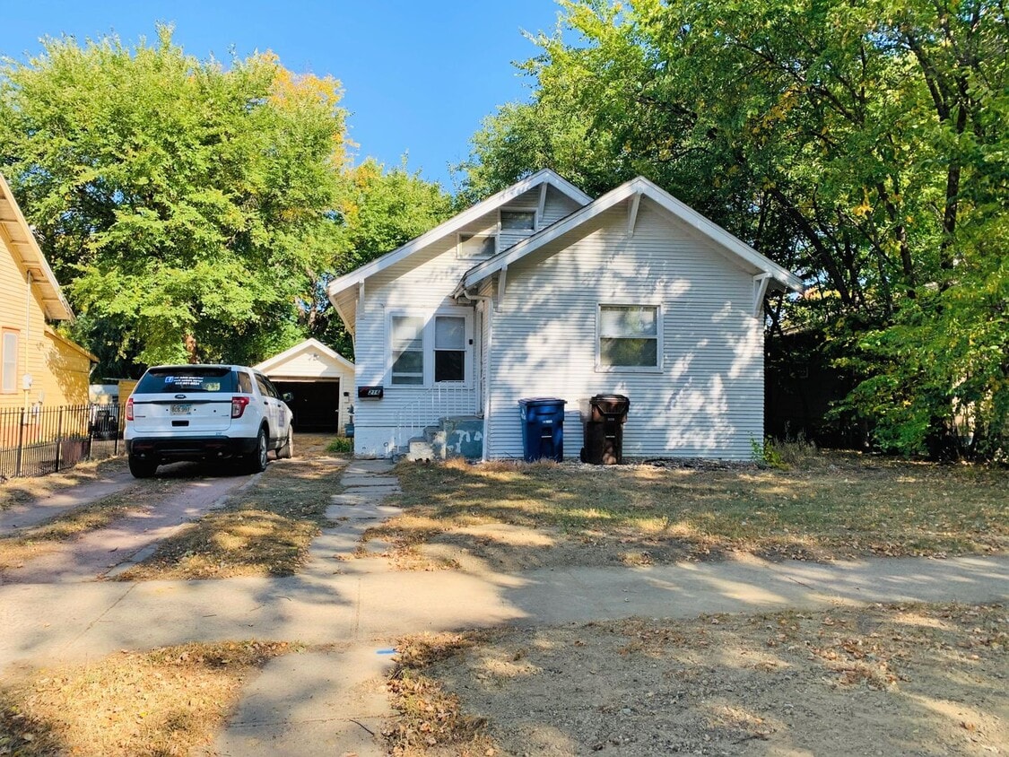 Primary Photo - 216 W 12th Ave