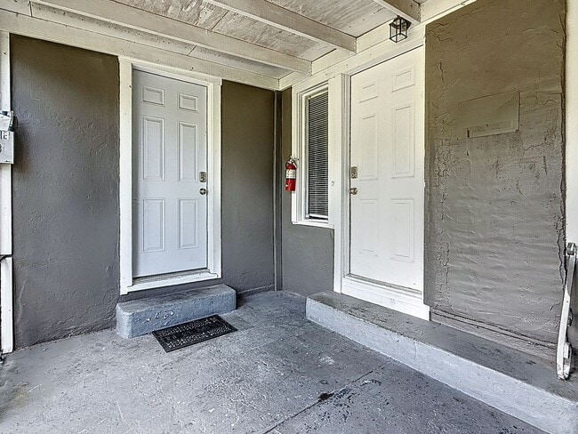 Building Photo - 618 17th Ave S