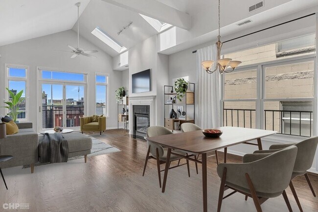 Building Photo - This beautiful 2 bed / 2 bath penthouse in...