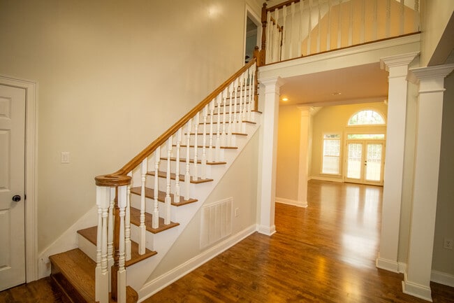 Building Photo - 906 Monarch Cir