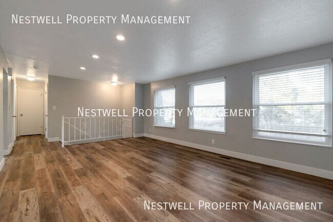 Building Photo - 4547 E Wellington St