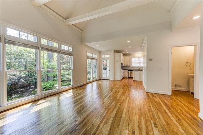 Building Photo - 1103 Fairway Gardens NE
