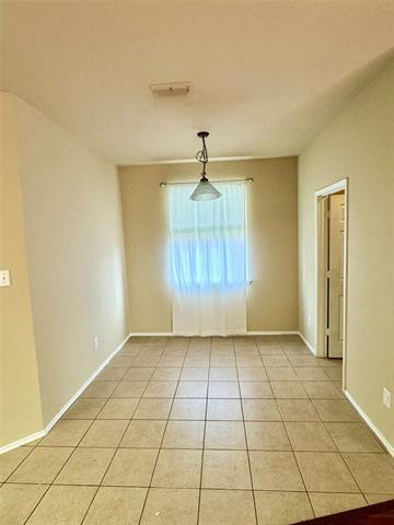 Building Photo - 1716 River Oaks Dr